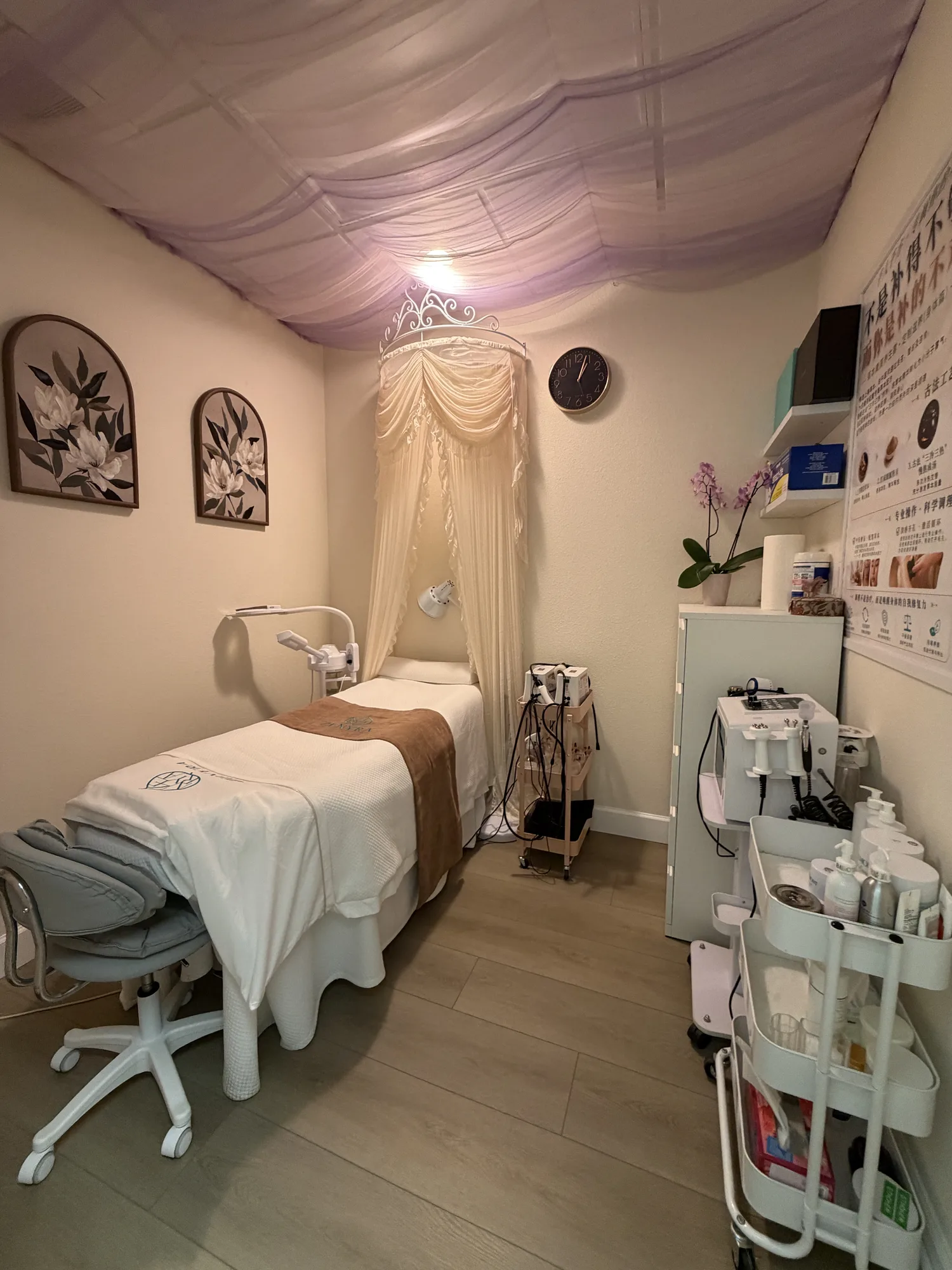 Softly lit private treatment room at Zenyra